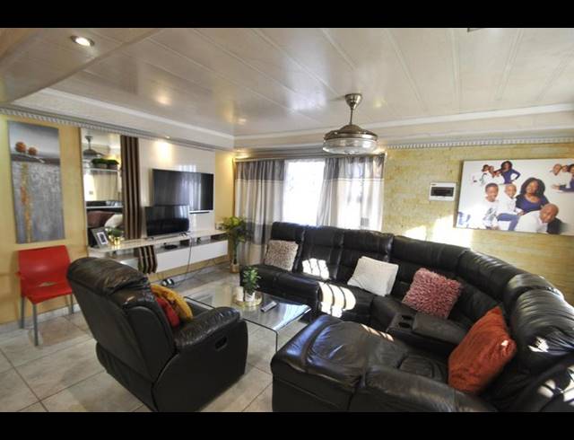 3 BEDROOM HOUSE FOR SALE IN DAWN PARK